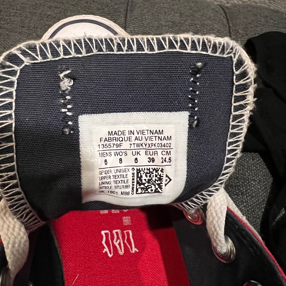 Red converse with double tongue (navy). Women’s size 8. - Picture 8 of 8